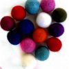 Lot de Petites Balles en Laine Feutrée – Image 2